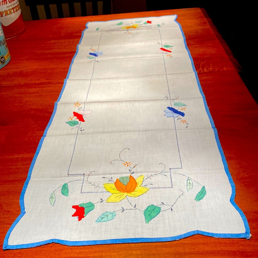 VINTAGE table runner. 15 inches by 44 inches appliquéd daffodils and tulips